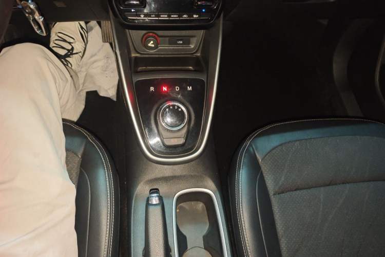 Used Baojun 510 2017 1.5L Automatic Fashion Model Gear Lever