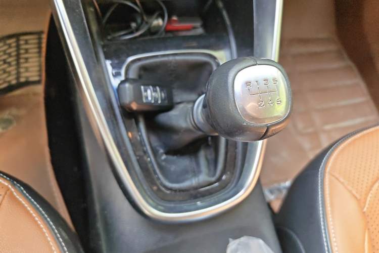 Used Baojun 510 2017 1.5L Manual Luxury Model Gear Lever