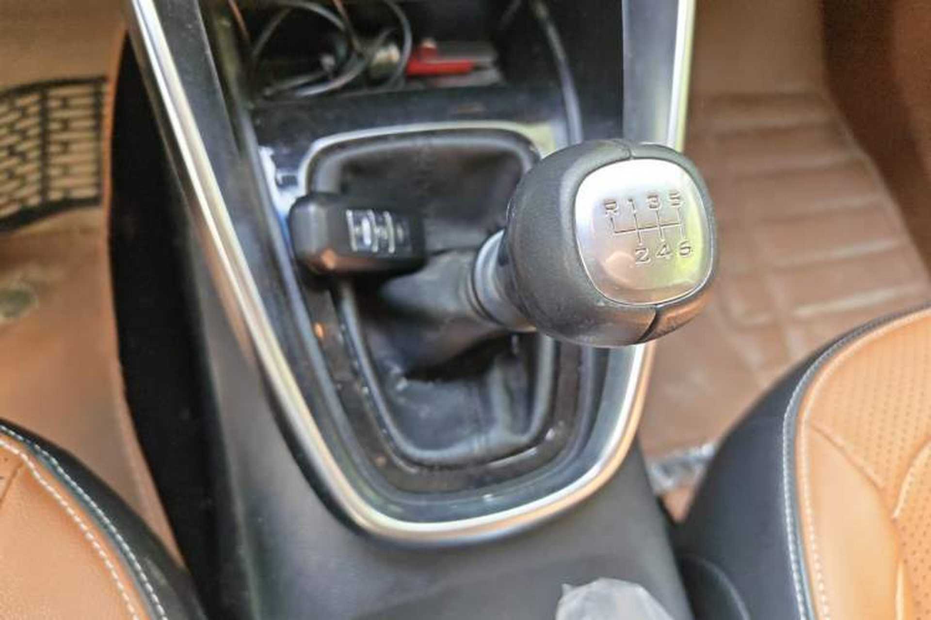 Used Baojun 510 2017 1.5L Manual Luxury Model Gear Lever
