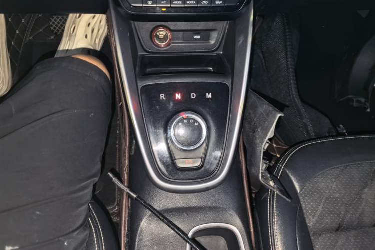 Used Baojun 510 2017 1.5L Automatic Fashion Model Gear Lever