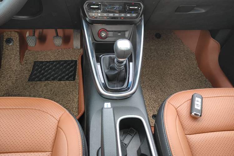 Used Baojun 510 2017 1.5L Manual Luxury Model Gear Lever