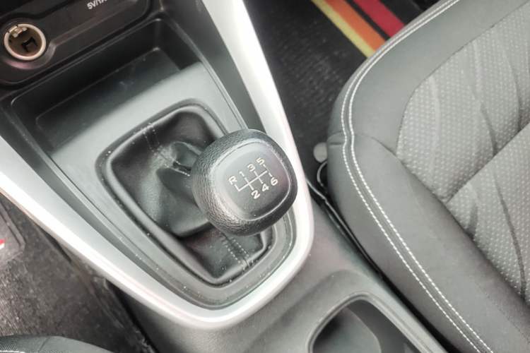 Used Baojun 510 2017 1.5L manual Comfort trim Gear Lever