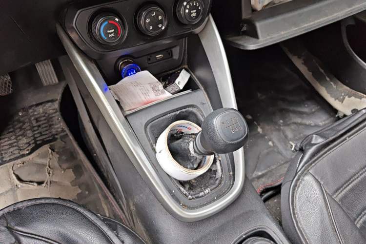 Used Baojun 510 2017 1.5L manual Comfort trim Gear Lever