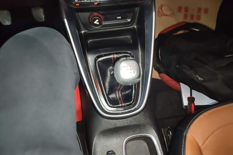 Used Baojun 510 2017 1.5L Manual Luxury Model Gear Lever