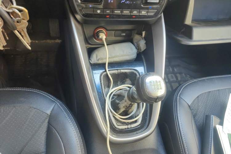 Used Baojun 510 2017 1.5L manual Comfort trim Gear Lever