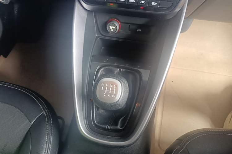 Used Baojun 510 2017 1.5L Manual Fashion Model Gear Lever