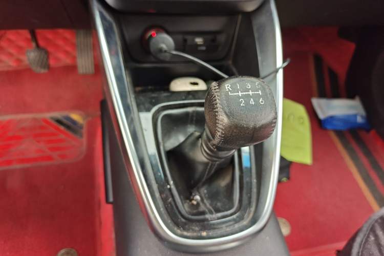 Used Baojun 510 2017 1.5L Manual Luxury Model Gear Lever