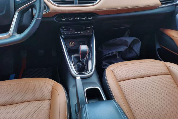 Used Baojun 510 2017 1.5L Manual Luxury Model Gear Lever