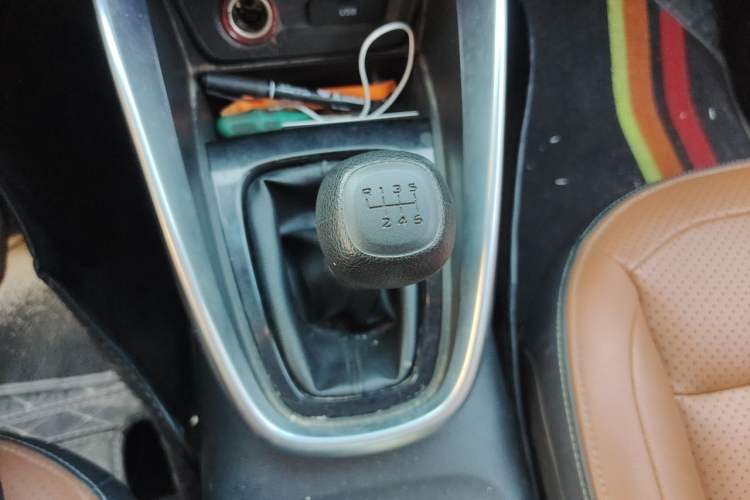 Used Baojun 510 2017 1.5L Manual Luxury Model Gear Lever