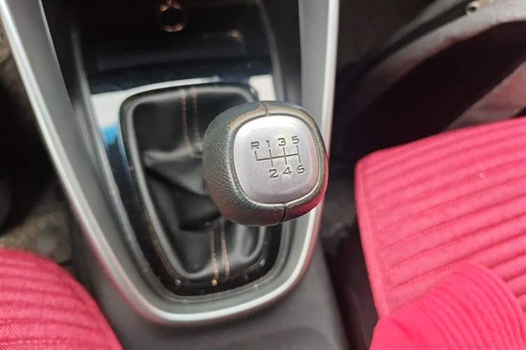 Used Baojun 510 2017 1.5L manual Comfort trim Gear Lever