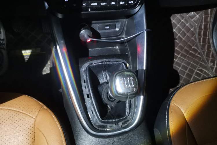 Used Baojun 510 2017 1.5L Manual Luxury Model Gear Lever