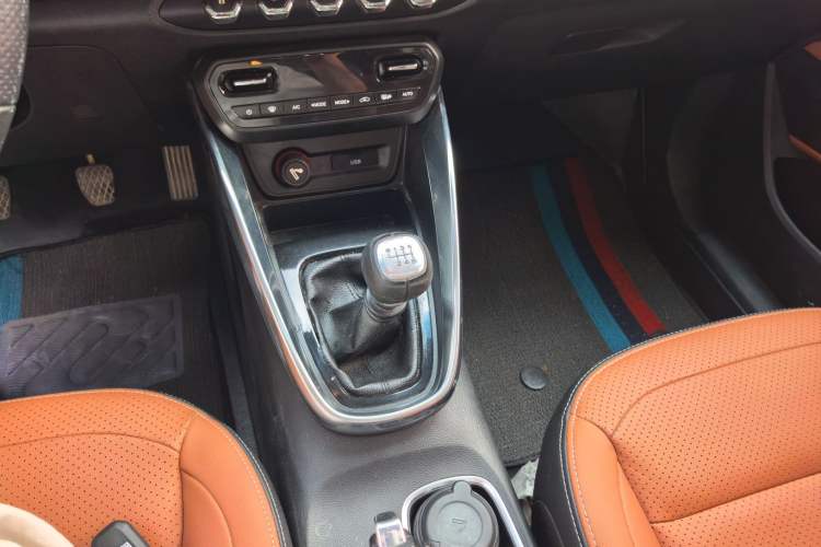 Used Baojun 510 2017 1.5L Manual Luxury Model Gear Lever