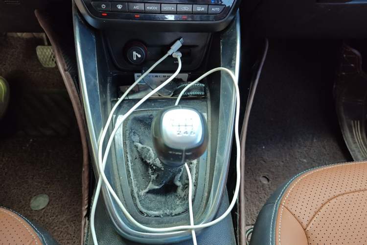 Used Baojun 510 2017 1.5L Manual Luxury Model Gear Lever