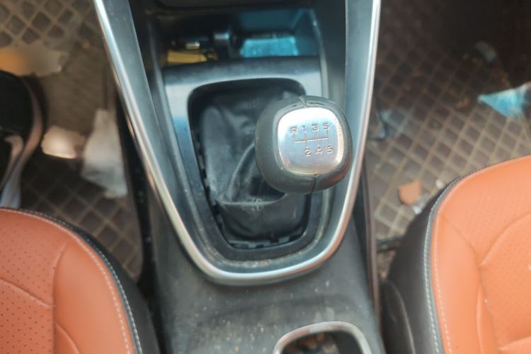 Used Baojun 510 2017 1.5L Manual Luxury Model Gear Lever
