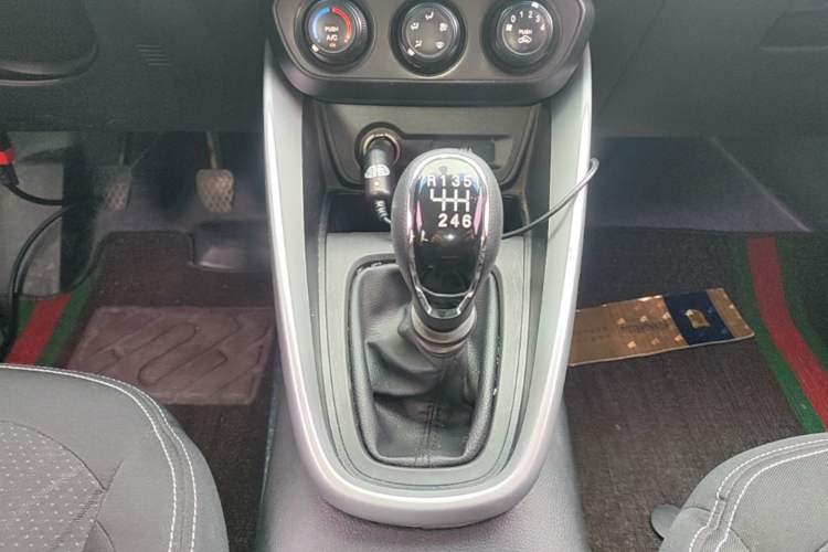 Used Baojun 510 2017 1.5L manual Comfort trim Gear Lever