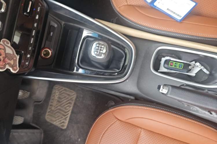Used Baojun 510 2017 1.5L Manual Luxury Model Gear Lever