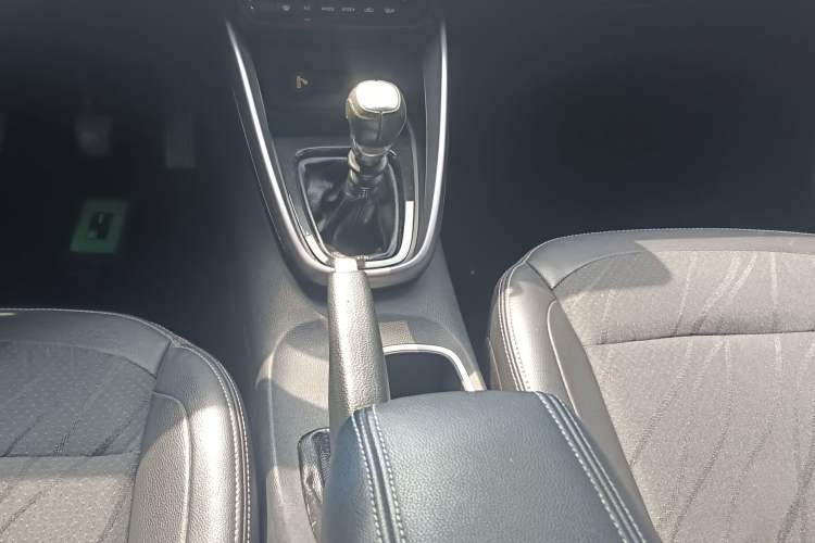 Used Baojun 510 2017 1.5L Manual Fashion Model Gear Lever