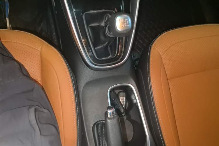 Used Baojun 510 2017 1.5L Manual Luxury Model Gear Lever
