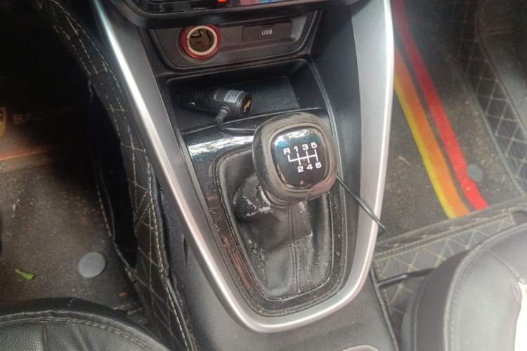Used Baojun 510 2017 1.5L manual Comfort trim Gear Lever