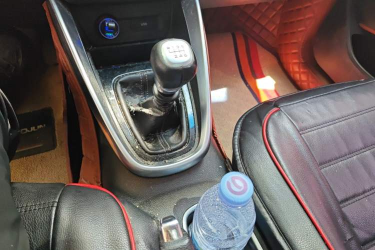 Used Baojun 510 2017 1.5L Manual Luxury Model Gear Lever