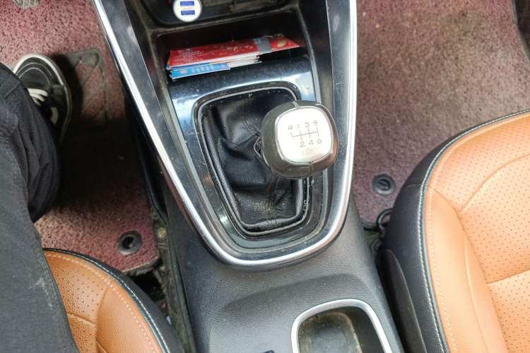 Used Baojun 510 2017 1.5L Manual Luxury Model Gear Lever