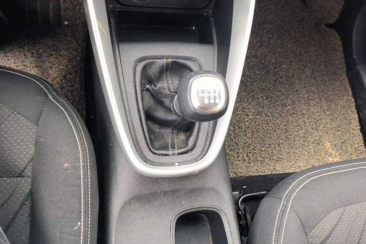 Used Baojun 510 2017 1.5L manual Comfort trim Gear Lever