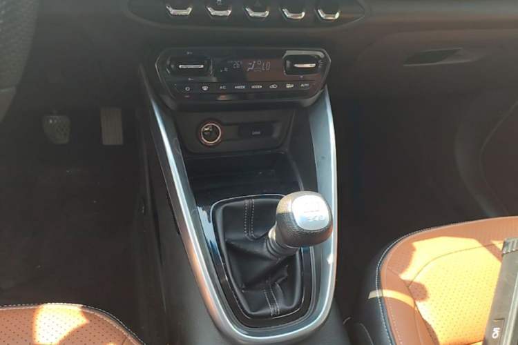 Used Baojun 510 2017 1.5L Manual Luxury Model Gear Lever