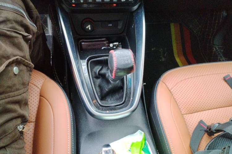 Used Baojun 510 2017 1.5L Manual Luxury Model Gear Lever