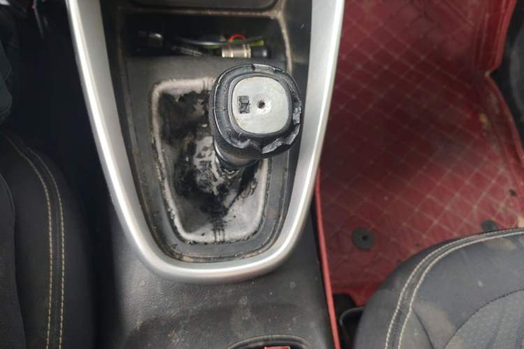 Used Baojun 510 2017 1.5L manual Comfort trim Gear Lever