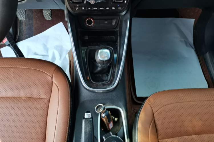 Used Baojun 510 2017 1.5L Manual Luxury Model Gear Lever
