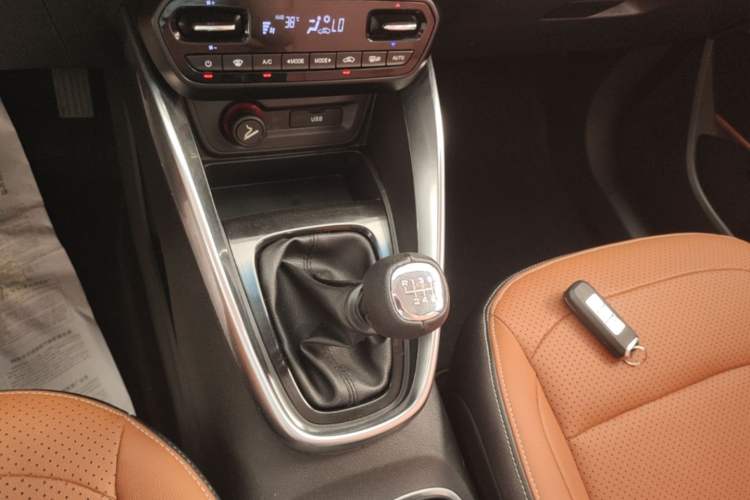 Used Baojun 510 2017 1.5L Manual Luxury Model Gear Lever
