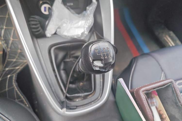 Used Baojun 510 2017 1.5L manual Comfort trim Gear Lever