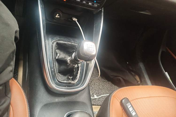 Used Baojun 510 2017 1.5L Manual Luxury Model Gear Lever