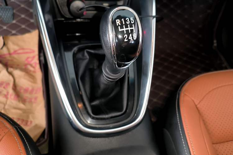 Used Baojun 510 2017 1.5L Manual Luxury Model Gear Lever
