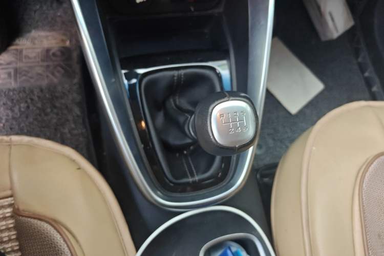 Used Baojun 510 2017 1.5L Manual Luxury Model Gear Lever