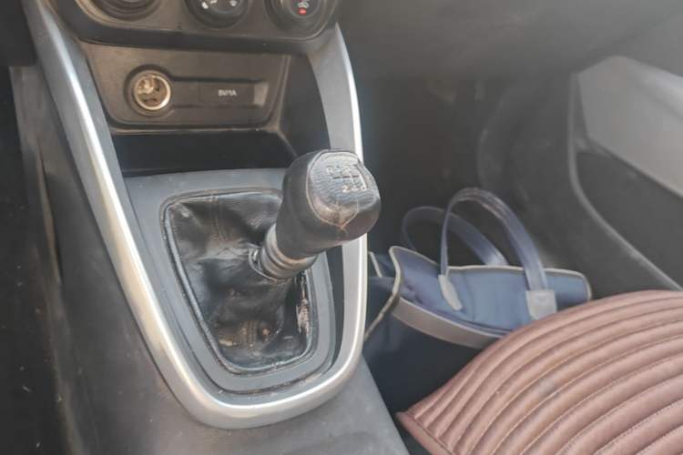 Used Baojun 510 2017 1.5L manual Comfort trim Gear Lever
