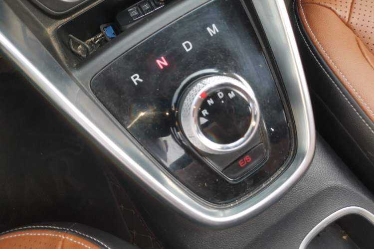 Used Baojun 510 2017 1.5L Automatic Luxury Model Gear Lever