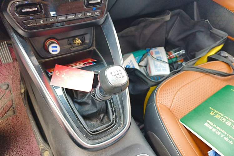 Used Baojun 510 2017 1.5L Manual Luxury Model Gear Lever