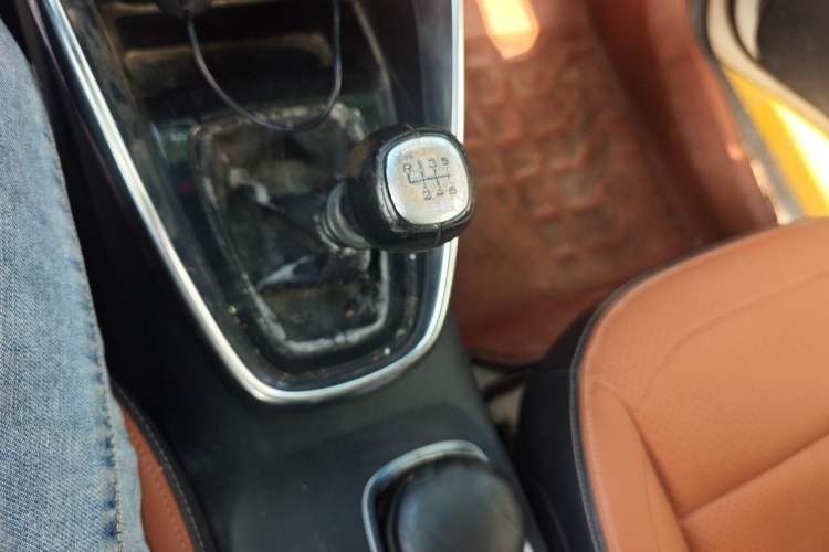 Used Baojun 510 2017 1.5L Manual Luxury Model Gear Lever