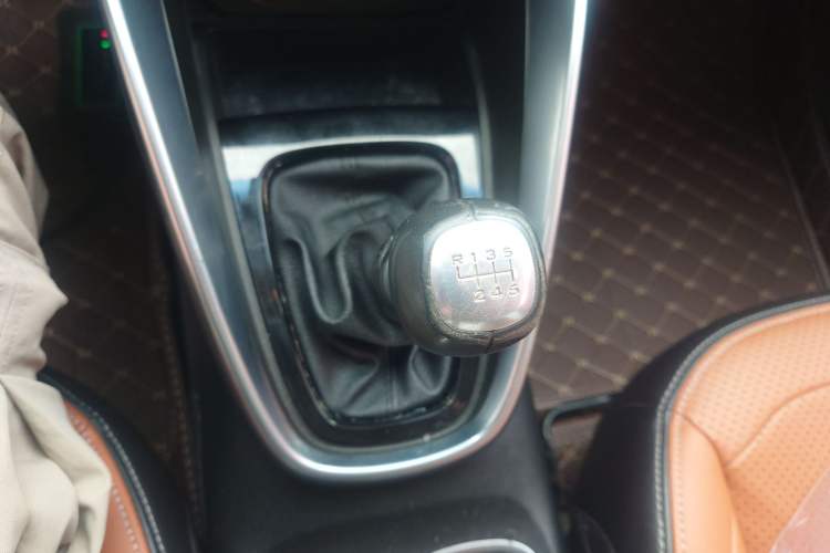 Used Baojun 510 2017 1.5L Manual Luxury Model Gear Lever