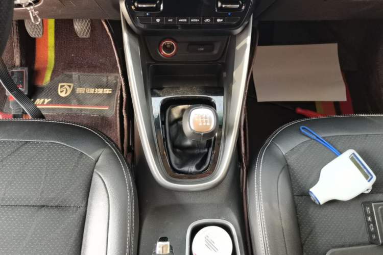 Used Baojun 510 2017 1.5L Manual Fashion Model Gear Lever
