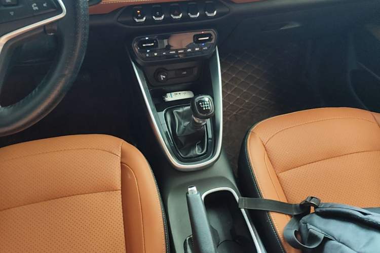 Used Baojun 510 2017 1.5L Manual Luxury Model Gear Lever