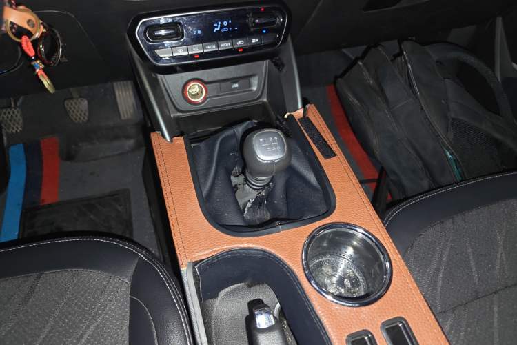 Used Baojun 510 2017 1.5L Manual Fashion Model Gear Lever