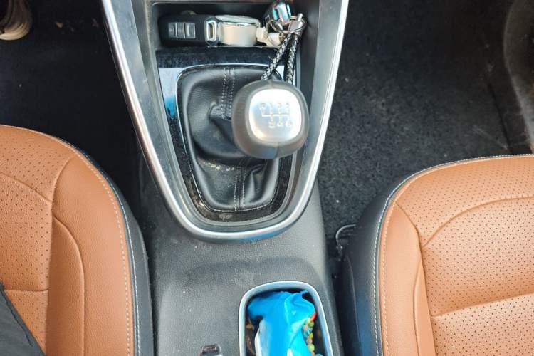 Used Baojun 510 2017 1.5L Manual Luxury Model Gear Lever