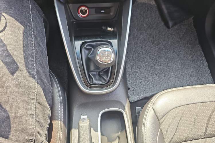 Used Baojun 510 2017 1.5L Manual Fashion Model Gear Lever