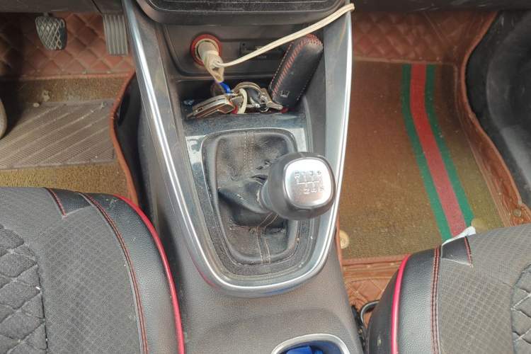 Used Baojun 510 2017 1.5L Manual Luxury Model Gear Lever