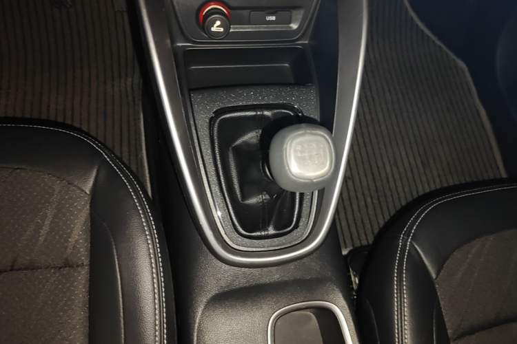 Used Baojun 510 2017 1.5L Manual Fashion Model Gear Lever