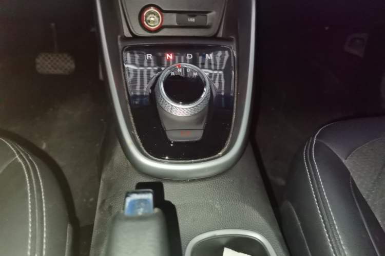 Used Baojun 510 2017 1.5L Automatic Fashion Model Gear Lever