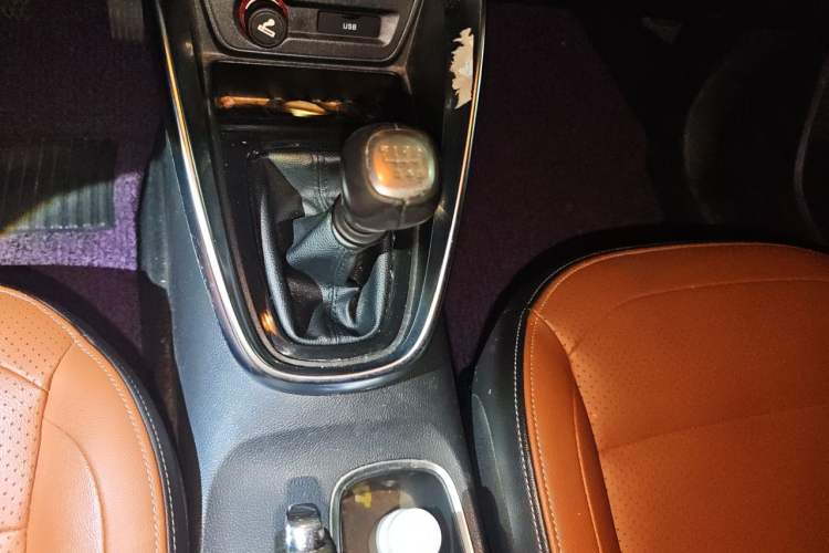 Used Baojun 510 2017 1.5L Manual Luxury Model Gear Lever