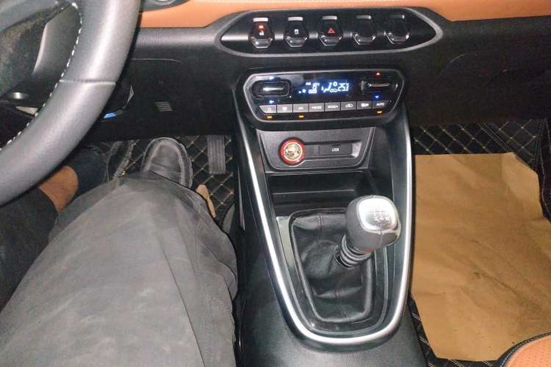 Used Baojun 510 2017 1.5L Manual Luxury Model Gear Lever